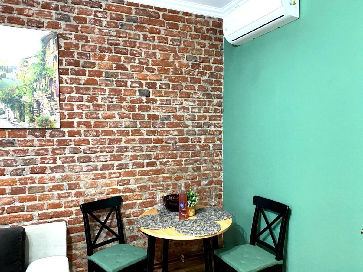 Asha Apartment *